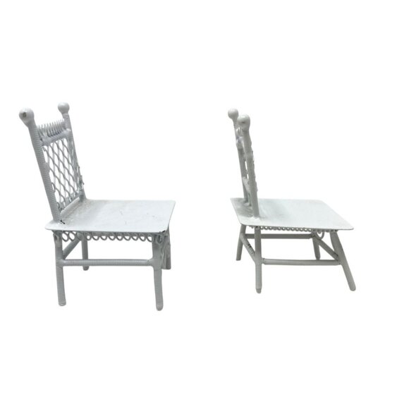 White Wrought Iron Dollhouse Outdoor Patio Set Table And 2 Chairs - Picture 3 of 8